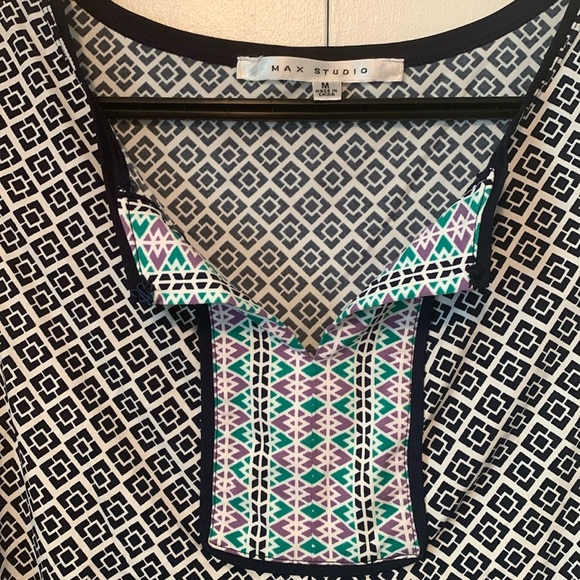 Max Studio Abstract Patterned Open Front Elastic Bottom Top Size Medium - Picture 2 of 6